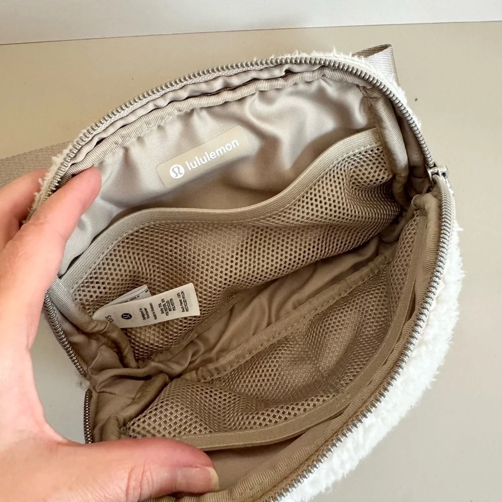 Lululemon Everywhere Fleece Sherpa Belt Bag Ivory‎